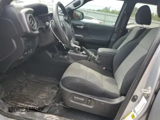 2020 Toyota Tacoma SR5 z VIN 3TMCZ5AN7LM302123, wystawiony jako Copart lot #57299805 z przebiegiem 43 244 mil mil oraz Szkoda całkowita • Salvage title. Historia ofert i sprzedaży dostępna na DreamBid. Obrazek 7.