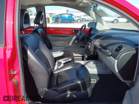 2002 Volkswagen Beetle GLX с VIN 3VWDD21C82M410830, выставлен на аукционе IAAI как лот 42292655 с пробегом 82 262 миль миль и . История ставок и продаж доступна на DreamBid. Изображение 5.