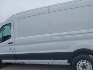 2019 Ford Transit z VIN 1FTYE2CMXKKB67987, wystawiony jako IAAI lot #42314124 z przebiegiem 46 021 mil mil oraz . Historia ofert i sprzedaży dostępna na DreamBid. Obrazek 14.
