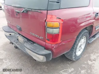 2005 Chevrolet Tahoe Z71 with VIN 1GNEC13T95R155083, listed as a IAAI auction lot 41430239 with 333,463 mi miles. Bid and sale history available at carsss.com. Image 13.