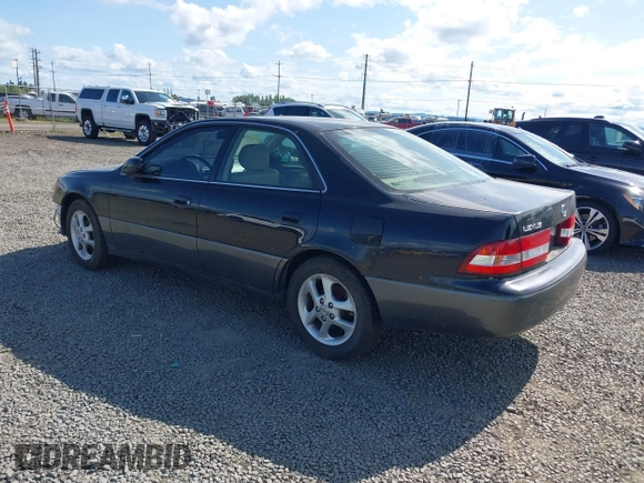 2001 Lexus ES 300 with VIN JT8BF28G010316809, listed as a IAAI auction lot 42175771 with 235,150 mi miles and . Bid and sale history available at carsss.com. Image 3.