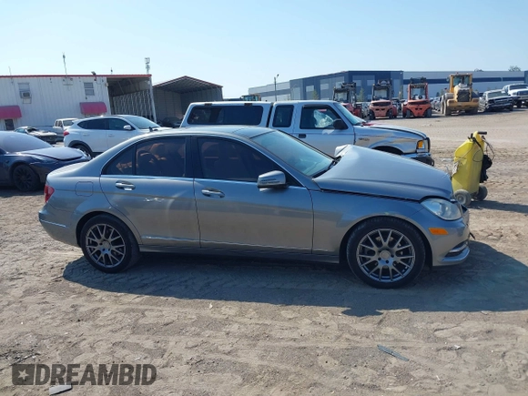 2012 Mercedes-Benz C 300 Sport с VIN WDDGF8BB9CR197914, выставлен на аукционе IAAI как лот 42187624 с пробегом 121 196 миль миль и . История ставок и продаж доступна на DreamBid. Изображение 13.