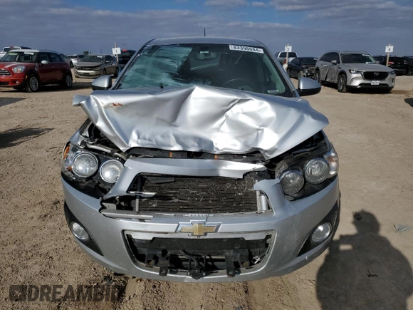 2016 Chevrolet Sonic LTZ z VIN 1G1JE6SB8G4159979, wystawiony jako Copart lot #83398084 z przebiegiem 120 767 mil mil oraz Szkoda całkowita • Salvage title. Historia ofert i sprzedaży dostępna na DreamBid. Obrazek 5.