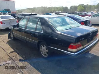 1998 Mercedes-Benz S-Class with VIN WDBGA33G4WA391919, listed as a IAAI auction lot 40139391 with 99,744 mi miles. Bid and sale history available at carsss.com. Image 3.