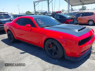 2018 Dodge Challenger z VIN 2C3CDZH95JH102288, wystawiony jako IAAI lot #40123790 z przebiegiem 4 002 mil mil oraz . Historia ofert i sprzedaży dostępna na DreamBid. Obrazek 1.