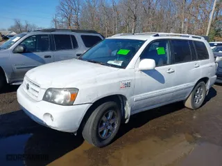 2006 Toyota Highlander w/3rd Row with VIN JTEDP21A460097918, listed as a IAAI auction lot 41439165 with 227,331 mi miles. Bid and sale history available at carsss.com. Image 2.