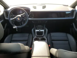 2024 Porsche Cayenne z VIN WP1AA2AY4RDA08608, wystawiony jako Copart lot #45282695 z przebiegiem Nie podano mil oraz Szkoda całkowita • Salvage title. Historia ofert i sprzedaży dostępna na DreamBid. Obrazek 8.
