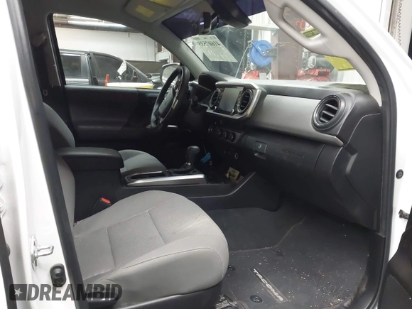 2023 Toyota Tacoma SR5 z VIN 3TYAZ5CN9PT030723, wystawiony jako IAAI lot #41607535 z przebiegiem 40 215 mil mil oraz . Historia ofert i sprzedaży dostępna na DreamBid. Obrazek 5.