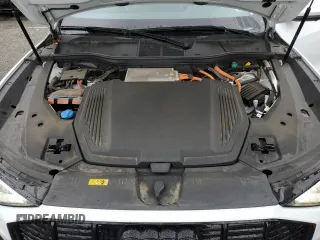 2023 Audi e-tron Sportback Premium Plus z VIN WA12ABGE1PB007387, wystawiony jako Copart lot #50734225 z przebiegiem 48 484 mil mil oraz Szkoda całkowita • Salvage title. Historia ofert i sprzedaży dostępna na DreamBid. Obrazek 11.
