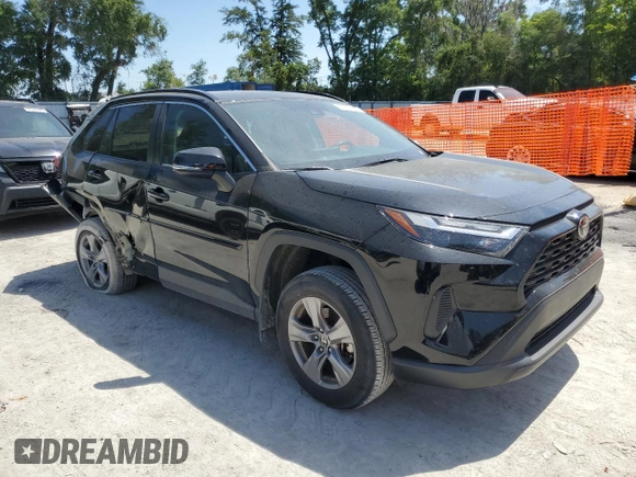 2022 Toyota RAV4 XLE with VIN 2T3W1RFV1NC174758, listed as a Copart auction lot 58006435 with 31,370 mi miles and Salvage title. Bid and sale history available at DreamBid. Image 4.