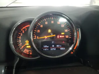 2018 MINI Countryman Cooper with VIN WMZYV5C3XJ3E02778, listed as a Copart auction lot 87367744 with 22,752 mi miles and Salvage Title. Bid and sale history available at carsss.com. Image 9.
