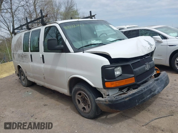 2004 Chevrolet Express Cargo z VIN 1GCFG15X141175066, wystawiony jako IAAI lot #42072307 z przebiegiem 279 939 mil mil oraz . Historia ofert i sprzedaży dostępna na DreamBid. Obrazek 1.