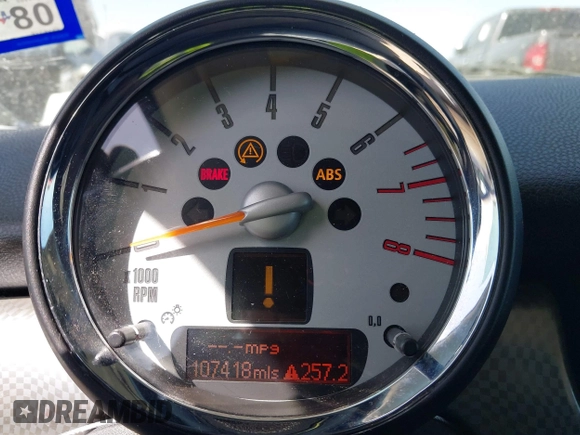 2007 MINI Hardtop S with VIN WMWMF73527TT82098, listed as a IAAI auction lot 41828664 with 107,418 mi miles and . Bid and sale history available at DreamBid. Image 7.