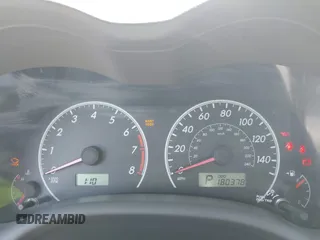 2010 Toyota Corolla z VIN 1NXBU4EE7AZ199417, wystawiony jako IAAI lot #42202363 z przebiegiem 180 378 mil mil oraz . Historia ofert i sprzedaży dostępna na DreamBid. Obrazek 7.