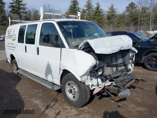2019 GMC Savana Cargo Van with VIN 1GTW7AFG5K1210624, listed as a IAAI auction lot 41786354 with 105,345 mi miles. Bid and sale history available at carsss.com. Image 1.