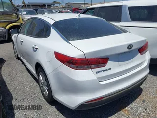 2016 Kia Optima LX z VIN KNAGT4L38G5102885, wystawiony jako IAAI lot #42229044 z przebiegiem 102 416 mil mil oraz . Historia ofert i sprzedaży dostępna na DreamBid. Obrazek 3.