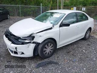 2014 Volkswagen Jetta S z VIN 3VW2K7AJ0EM367470, wystawiony jako IAAI lot #42186375 z przebiegiem 118 715 mil mil oraz . Historia ofert i sprzedaży dostępna na DreamBid. Obrazek 2.