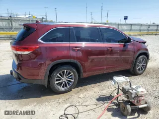 2018 Toyota Highlander SE with VIN 5TDJZRFH4JS833438, listed as a Copart auction lot 52311635 with 92,205 mi miles and Salvage Title. Bid and sale history available at carsss.com. Image 3.
