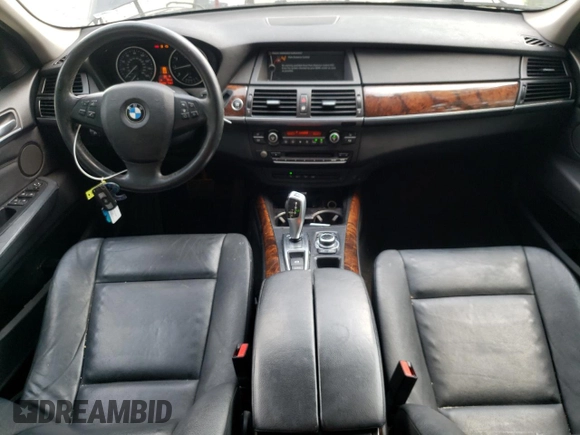 2012 BMW X5 35i z VIN 5UXZV4C55CL753810, wystawiony jako Copart lot #62405565 z przebiegiem 178 504 mil mil oraz Szkoda całkowita • Salvage title. Historia ofert i sprzedaży dostępna na DreamBid. Obrazek 8.