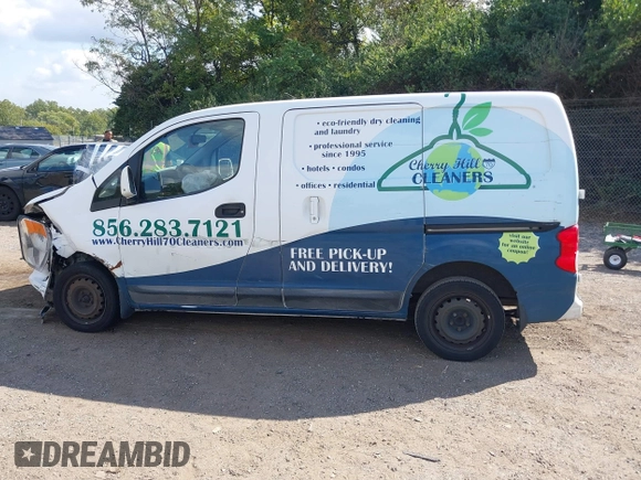 2015 Nissan NV200 SV with VIN 3N6CM0KN2FK696854, listed as a IAAI auction lot 40484019 with 198,411 mi miles. Bid and sale history available at carsss.com. Image 15.