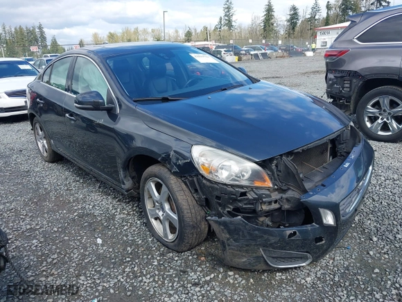 2013 Volvo S60 T5 with VIN YV1612FH5D2221369, listed as a IAAI auction lot 42019723 with 96,002 mi miles. Bid and sale history available at carsss.com. Image 1.