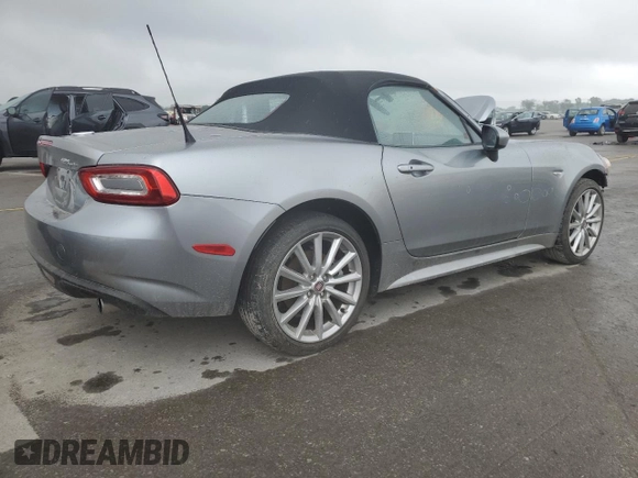 2017 FIAT 124 Spider Lusso z VIN JC1NFAEK0H0127134, wystawiony jako Copart lot #56334925 z przebiegiem 12 367 mil mil oraz Szkoda całkowita • Salvage title. Historia ofert i sprzedaży dostępna na DreamBid. Obrazek 3.