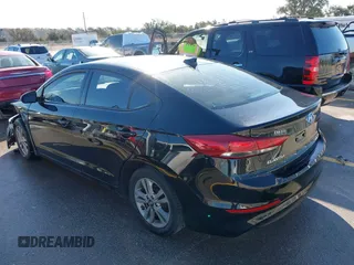 2017 Hyundai Elantra SE z VIN 5NPD84LFXHH140945, wystawiony jako IAAI lot #41755694 z przebiegiem 138 654 mil mil oraz . Historia ofert i sprzedaży dostępna na DreamBid. Obrazek 3.