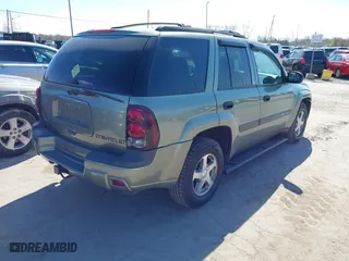 2004 Chevrolet TrailBlazer LS with VIN 1GNDT13S442359669, listed as a IAAI auction lot 42049642 with 111,817 mi miles. Bid and sale history available at carsss.com. Image 4.