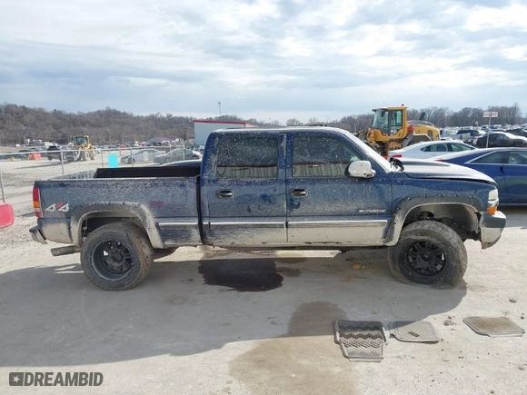 2002 Chevrolet Silverado 2500HD LS with VIN 1GCHK23U72F135032, listed as a IAAI auction lot 41674140 with NaN miles. Bid and sale history available at carsss.com. Image 13.