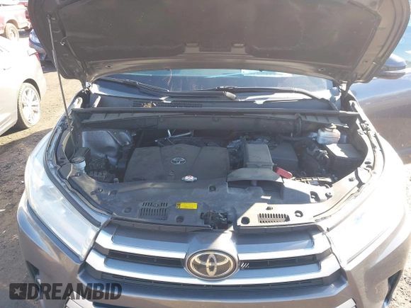 2019 Toyota Highlander LE with VIN 5TDBZRFH0KS960077, listed as a IAAI auction lot 41222178 with 125,800 mi miles and . Bid and sale history available at DreamBid. Image 10.