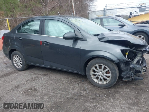 2018 Chevrolet Sonic LT z VIN 1G1JD5SG9J4123931, wystawiony jako IAAI lot #42066158 z przebiegiem 94 959 mil mil oraz . Historia ofert i sprzedaży dostępna na DreamBid. Obrazek 13.