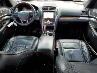 2017 Ford Explorer Platinum z VIN 1FM5K8HT3HGA14034, wystawiony jako Copart lot #45879575 z przebiegiem 100 996 mil mil oraz Nie do naprawy • Non repairable. Historia ofert i sprzedaży dostępna na DreamBid. Obrazek 8.