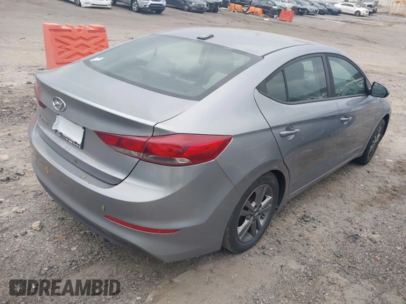 2017 Hyundai Elantra SE z VIN 5NPD84LF8HH007410, wystawiony jako IAAI lot #42023627 z przebiegiem 154 966 mil mil oraz . Historia ofert i sprzedaży dostępna na DreamBid. Obrazek 4.
