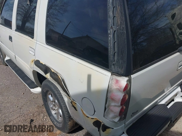1999 Cadillac Escalade z VIN 1GYEK13R9XR400123, wystawiony jako IAAI lot #41837946 z przebiegiem 207 213 mil mil oraz . Historia ofert i sprzedaży dostępna na DreamBid. Obrazek 6.
