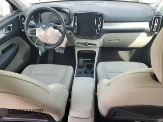 2021 Volvo XC40 Momentum z VIN YV4162UK5M2439826, wystawiony jako Copart lot #54480775 z przebiegiem 35 279 mil mil oraz Szkody całkowita. Historia ofert i sprzedaży dostępna na DreamBid. Obrazek 8.
