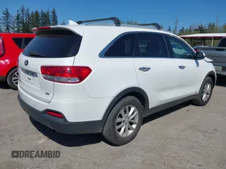 2016 Kia Sorento LX with VIN 5XYPGDA35GG060533, listed as a IAAI auction lot 42033268 with 183,057 mi miles. Bid and sale history available at carsss.com. Image 4.