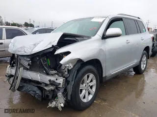 2013 Toyota Highlander with VIN 5TDZK3EH4DS103474, listed as a IAAI auction lot 41582903 with 136,596 mi miles. Bid and sale history available at carsss.com. Image 16.