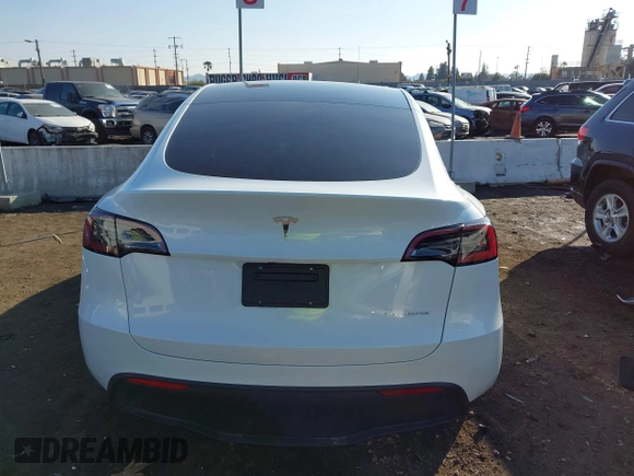 2024 Tesla Model Y Long Range with VIN 7SAYGDEE0RF209847, listed as a IAAI auction lot 41447620 with 7,646 mi miles and . Bid and sale history available at DreamBid. Image 16.