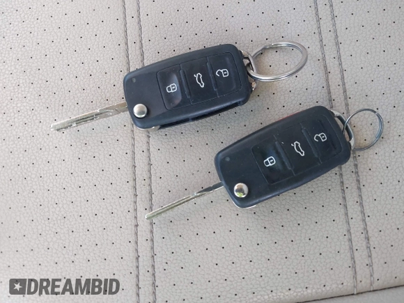 2013 Volkswagen Passat SE с VIN 1VWBP7A34DC108628, выставлен на аукционе IAAI как лот 42086759 с пробегом 148 321 миль миль и . История ставок и продаж доступна на DreamBid. Изображение 11.