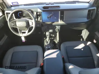 2022 Ford Bronco z VIN 1FMDE5DH6NLB13372, wystawiony jako Copart lot #80020714 z przebiegiem 19 783 mil mil oraz Szkoda całkowita • Salvage title. Historia ofert i sprzedaży dostępna na DreamBid. Obrazek 8.
