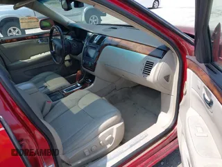 2010 Cadillac DTS 1SD z VIN 1G6KH5EY4AU113587, wystawiony jako IAAI lot #42488941 z przebiegiem 102 285 mil mil oraz . Historia ofert i sprzedaży dostępna na DreamBid. Obrazek 5.