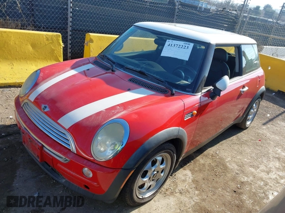 2003 MINI Hardtop z VIN WMWRC33423TC41611, wystawiony jako IAAI lot #41372223 z przebiegiem 164 522 mil mil oraz . Historia ofert i sprzedaży dostępna na DreamBid. Obrazek 2.