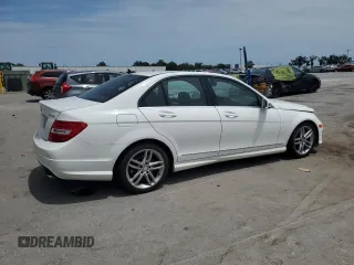 2013 Mercedes-Benz C 300 Sport z VIN WDDGF8ABXDR285941, wystawiony jako Copart lot #58211605 z przebiegiem 130 963 mil mil oraz Szkoda całkowita • Salvage title. Historia ofert i sprzedaży dostępna na DreamBid. Obrazek 3.