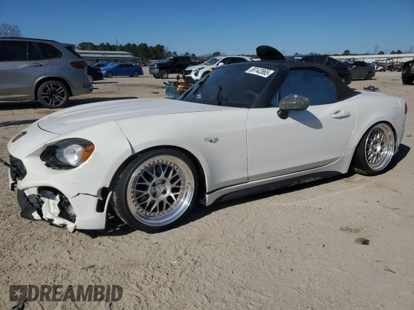 2017 FIAT 124 Spider Lusso z VIN JC1NFAEK7H0119175, wystawiony jako Copart lot #89142865 z przebiegiem Nie podano mil oraz Szkoda całkowita • Salvage title. Historia ofert i sprzedaży dostępna na DreamBid. Obrazek 1.