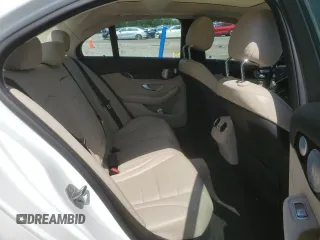 2017 Mercedes-Benz C 300 z VIN 55SWF4KB9HU220182, wystawiony jako Copart lot #62109395 z przebiegiem Nie podano mil oraz Szkoda całkowita • Salvage title. Historia ofert i sprzedaży dostępna na DreamBid. Obrazek 10.