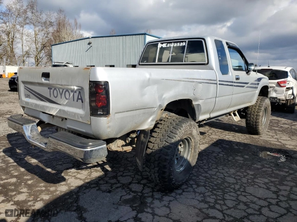 1991 Toyota 4WD Pickups DLX with VIN JT4VN13G3M5052852, listed as a Copart auction lot 44201975 with 284404 miles and Salvage Title. Bid and sale history available at carsss.com. Image 3.
