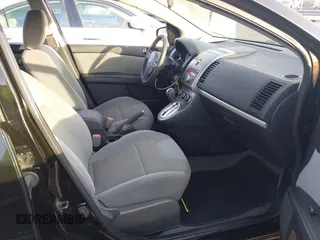 2010 Nissan Sentra 2.0 z VIN 3N1AB6AP1AL698798, wystawiony jako IAAI lot #42188907 z przebiegiem 162 115 mil mil oraz . Historia ofert i sprzedaży dostępna na DreamBid. Obrazek 5.