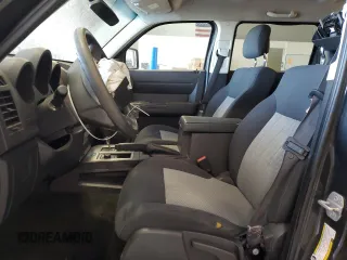 2010 Dodge Nitro SE z VIN 1D4PU2GK9AW141981, wystawiony jako Copart lot #53954265 z przebiegiem 109 669 mil mil oraz Szkody całkowita. Historia ofert i sprzedaży dostępna na DreamBid. Obrazek 7.