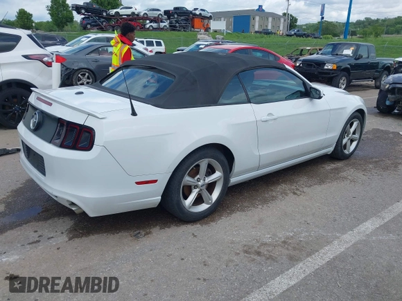 2014 Ford Mustang V6 with VIN 1ZVBP8EM2E5220391, listed as a IAAI auction lot 42160616 with 178,080 mi miles and . Bid and sale history available at DreamBid. Image 4.