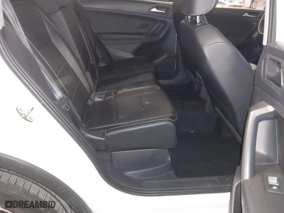 2021 Volkswagen Tiguan SE with VIN 3VV2B7AX1MM142501, listed as a IAAI auction lot 40983853 with 45,121 mi miles. Bid and sale history available at carsss.com. Image 8.